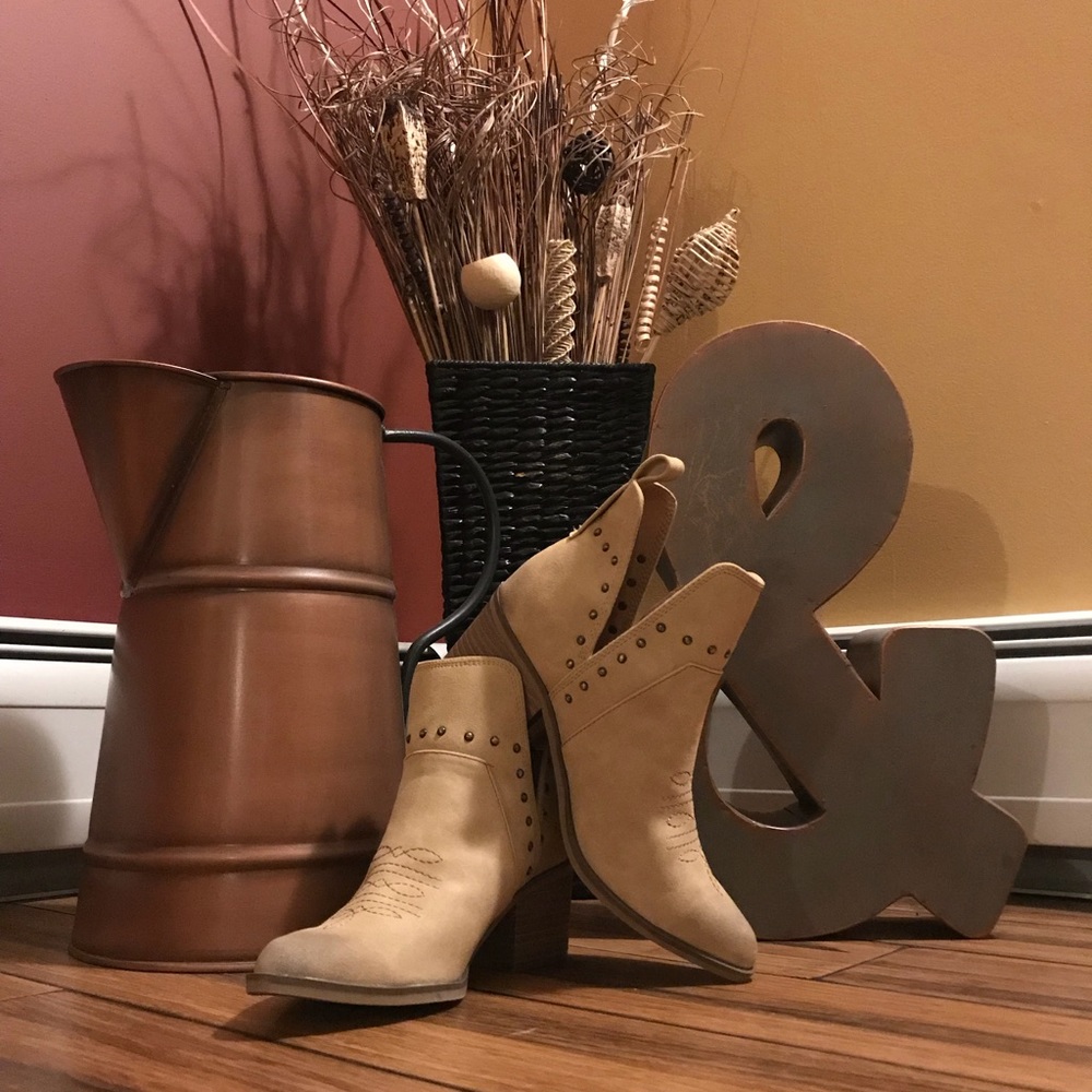“Cowgirl” ankle booties